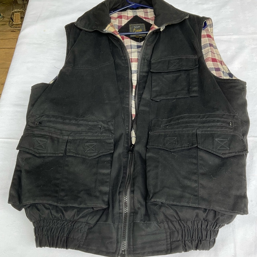 C-Men's Black Quilted Utility Vest with Plaid Lining by Cascade Like new